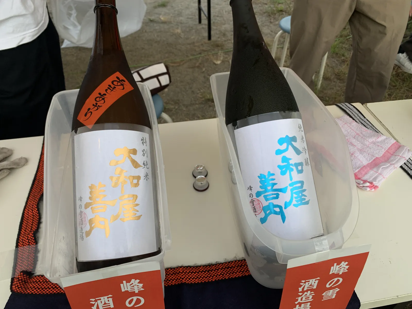 過去開催時、冷やした喜多方の日本酒の瓶が試飲ブースに並ぶ様子