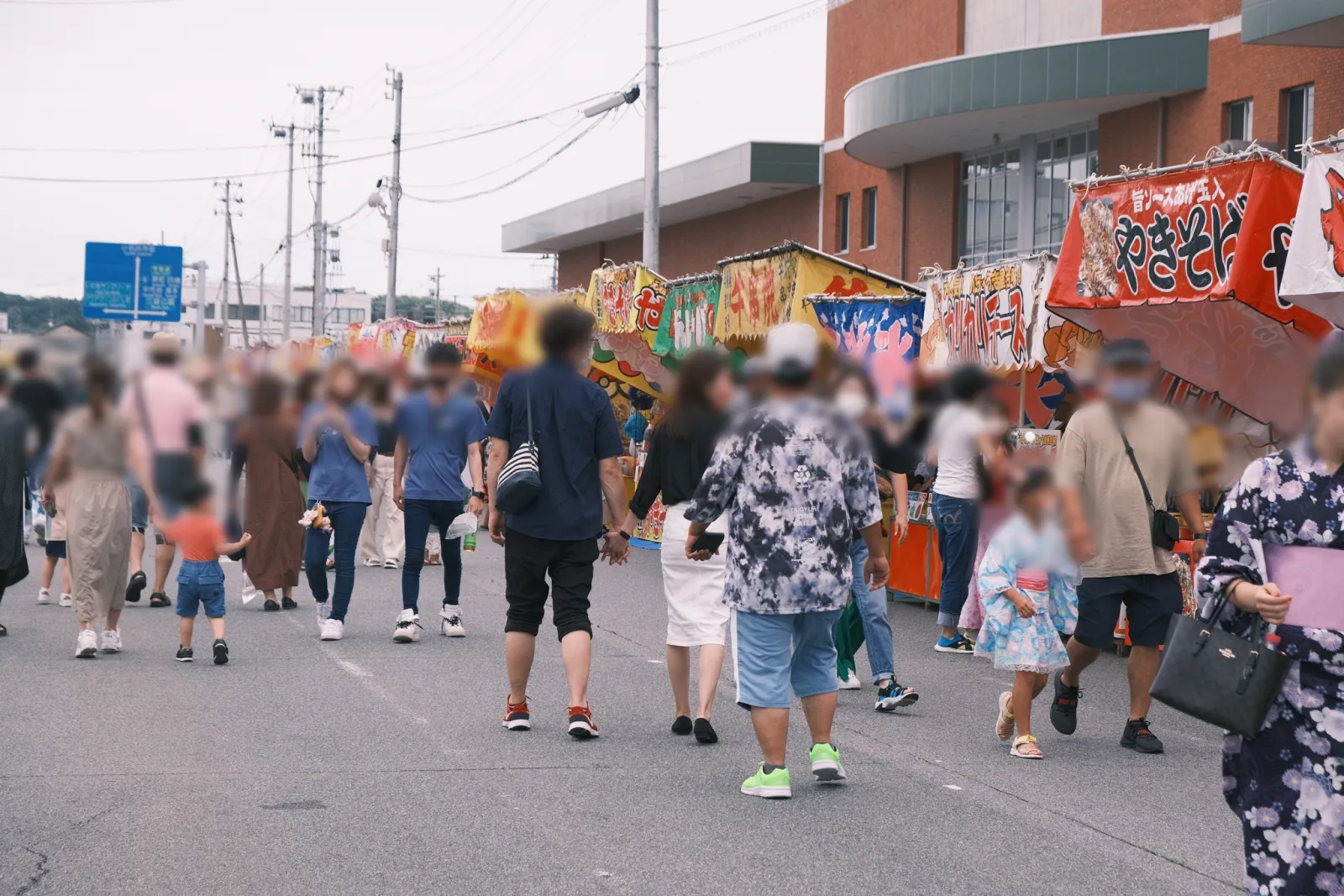 いわき花火大会の夕方に人が増えてきた露店エリア