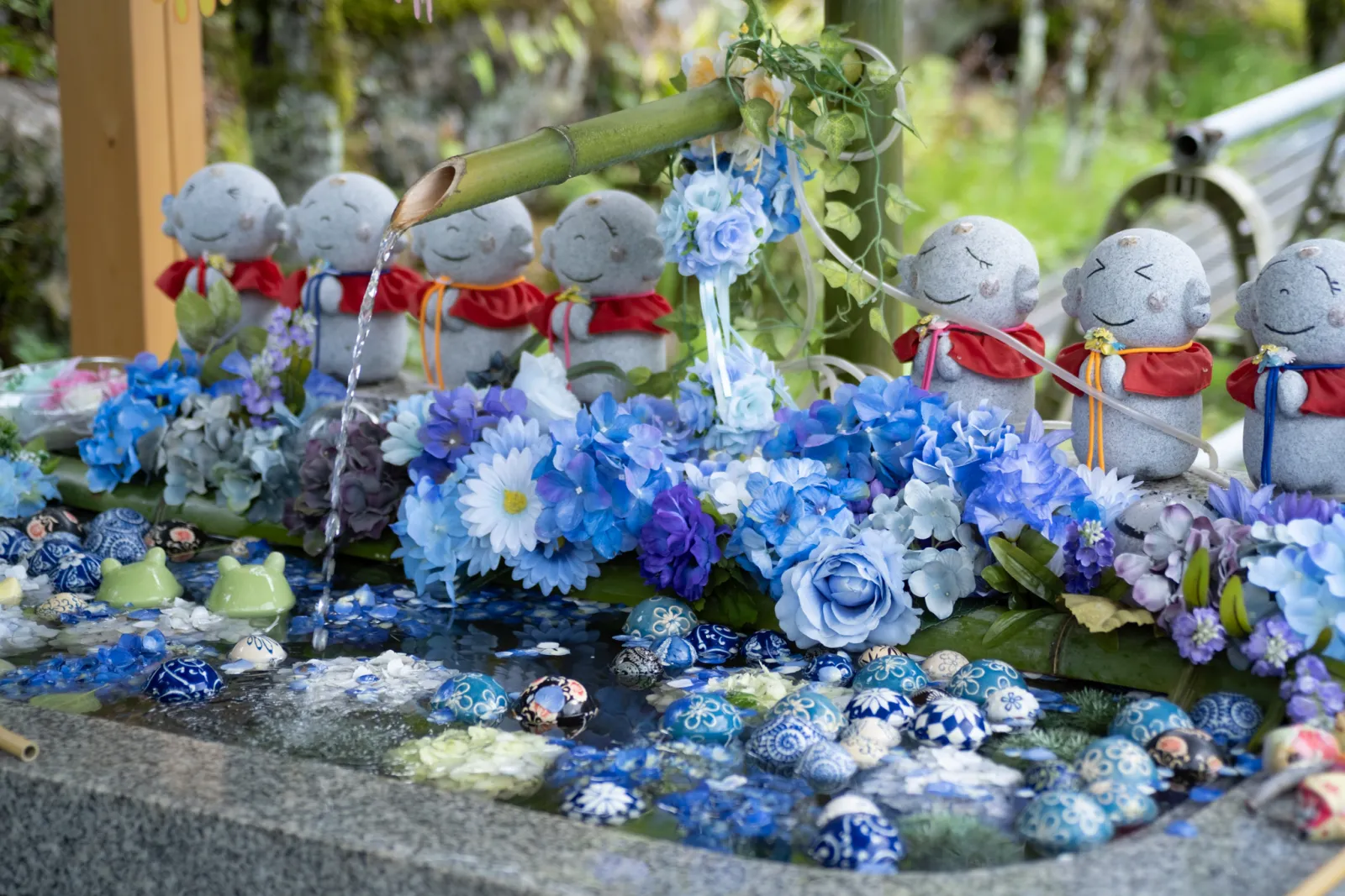 陽林寺の紫陽花を浮かべた可愛らしい花手水